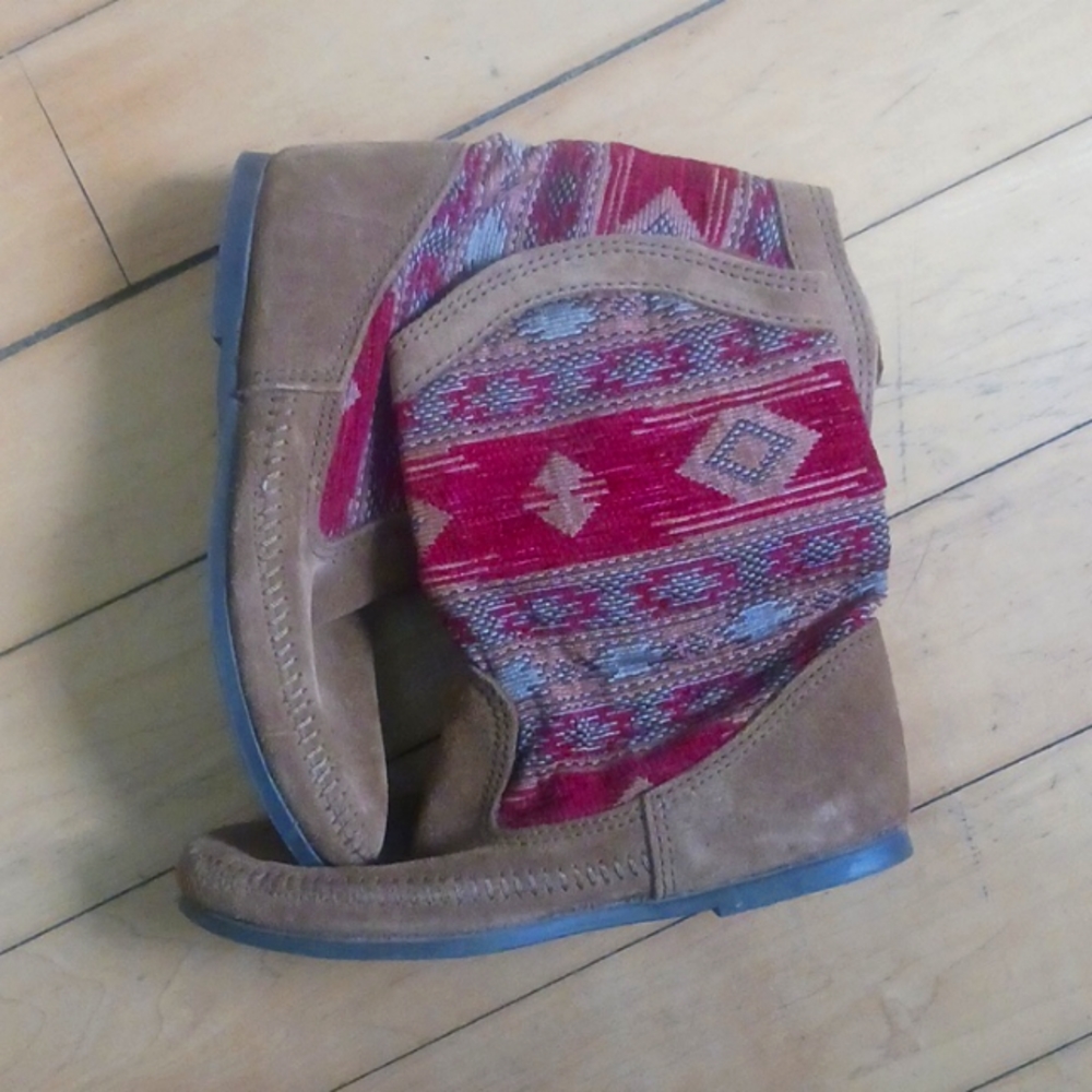 Minnetonka Short Boot